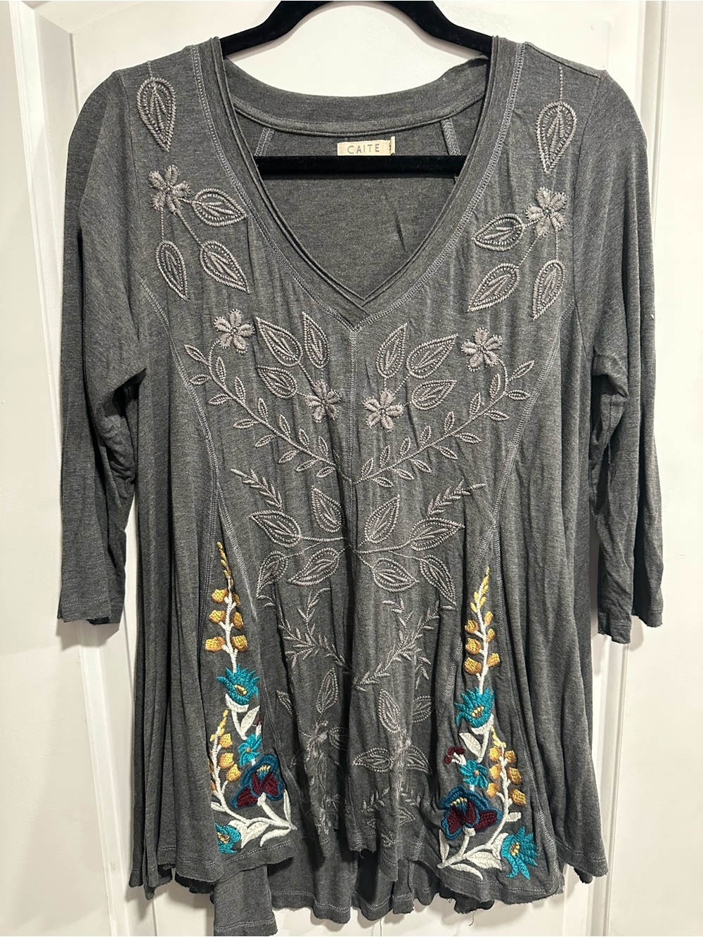 Caite Embroidered V-Neck Tunic Top - Size Medium - Picture 2 of 6